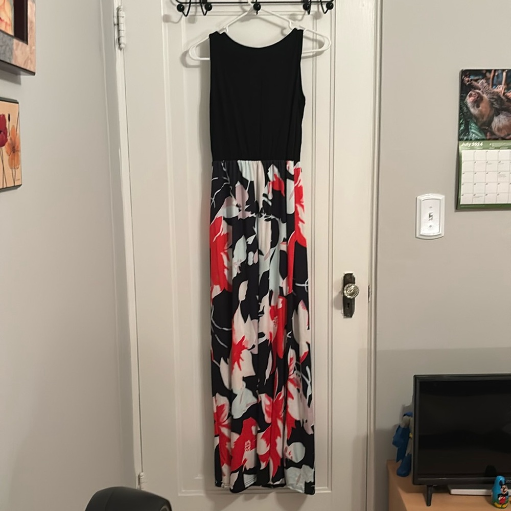 Black Multi-Colored maxi dress size small. New!